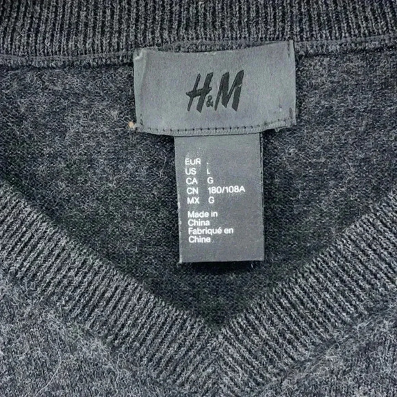 MEN V  SWEATER H&M - Picture 2 of 3